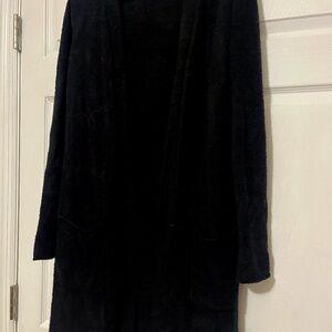 Barefoot dreams sweater, long length. Soft and cozy.
